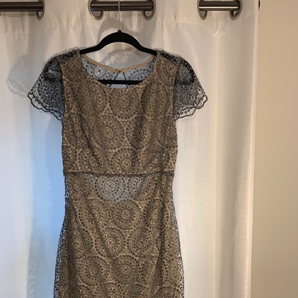 Open backed mid length lace dress - Picture 6 of 6